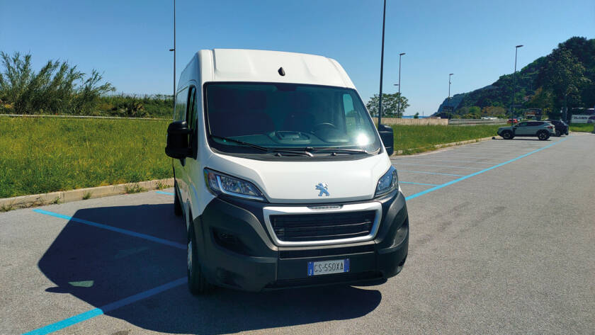 Peugeot Boxer L2H2 StarGo Mobility fronte